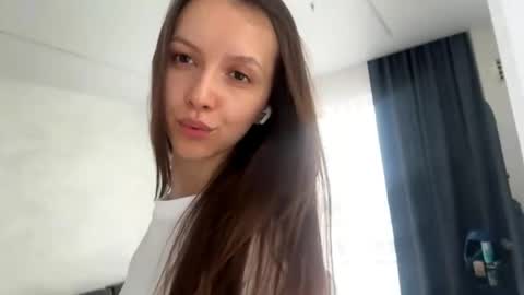 Snapshot of desirewingard chatting on April 10, 2:39 am Ksenia online show from April 10, 2:39 am