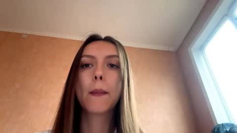 Snapshot of desirewingard chatting on April 17, 2:47 am Ksenia online show from April 17, 2:47 am
