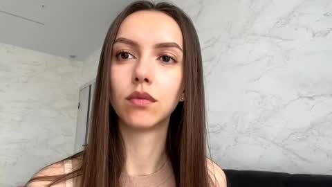 Snapshot of desirewingard chatting on May 5, 2:41 am Ksenia online show from May 5, 2:41 am