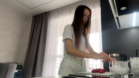 Snapshot of desirewingard chatting on May 8, 2:50 am Ksenia online show from May 8, 2:50 am