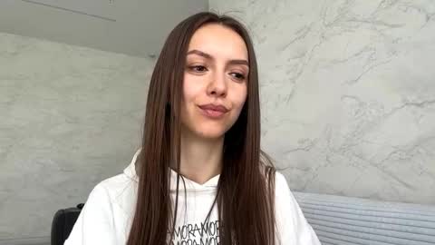 Snapshot of desirewingard chatting on May 18, 4:07 am Ksenia online show from May 18, 4:07 am