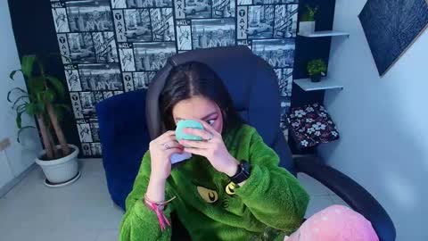 Desiring Angel online show from December 15, 12:31 pm