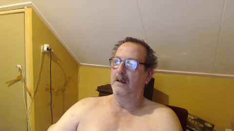 Snapshot of destelp chatting on September 28, 6:57 pm destelp online show from September 28, 6:57 pm