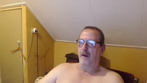 Snapshot of destelp chatting on October 3, 5:54 pm destelp online show from October 3, 5:54 pm