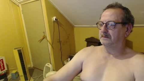 Snapshot of destelp chatting on February 6, 11:30 pm destelp online show from February 6, 11:30 pm