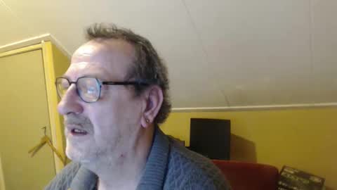 Snapshot of destelp chatting on February 25, 10:03 am destelp online show from February 25, 10:03 am