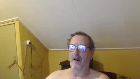 Snapshot of destelp chatting on February 25, 11:25 pm destelp online show from February 25, 11:25 pm