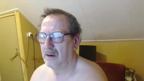 Snapshot of destelp chatting on February 26, 11:15 pm destelp online show from February 26, 11:15 pm