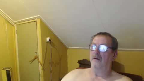 Snapshot of destelp chatting on March 6, 6:37 pm destelp online show from March 6, 6:37 pm