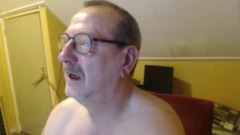 Snapshot of destelp chatting on March 26, 11:43 pm destelp online show from March 26, 11:43 pm