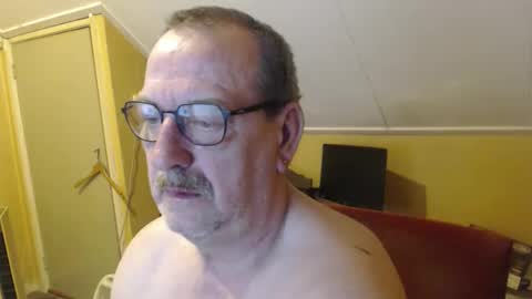 Snapshot of destelp chatting on March 27, 11:48 pm destelp online show from March 27, 11:48 pm