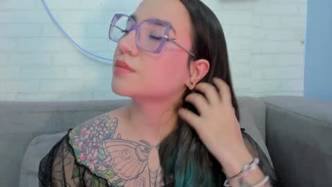 Snapshot of deva_blue chatting on February 7, 8:44 am Deva Blue online show from February 7, 8:44 am