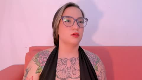 Snapshot of deva_blue chatting on May 20, 2:29 am Deva Blue online show from May 20, 2:29 am