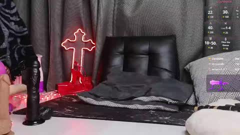 Snapshot of devil_s_bride chatting on March 1, 8:56 am devil_s_bride online show from March 1, 8:56 am