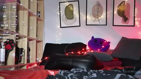 Snapshot of devil_s_bride chatting on October 12, 6:29 pm devil_s_bride online show from October 12, 6:29 pm