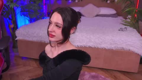 devilinee online show from February 26, 7:09 am