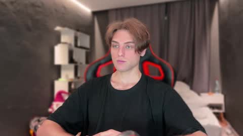 devilnut1 online show from November 15, 6:33 am