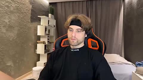 devilnut1 online show from March 18, 6:38 am