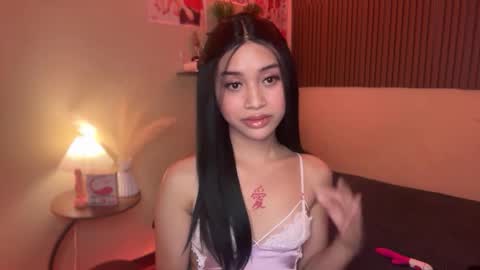 Snapshot of devine_goddessx chatting on November 21, 3:33 pm Devine Greyson online show from November 21, 3:33 pm