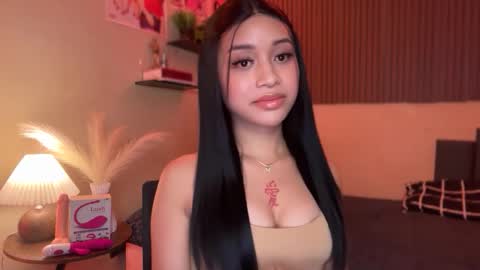 Snapshot of devine_goddessx chatting on November 23, 12:27 pm Devine Greyson online show from November 23, 12:27 pm