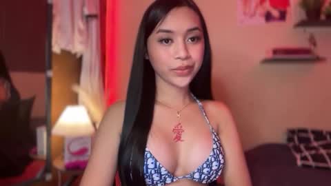 Snapshot of devine_goddessx chatting on December 14, 4:29 am Devine Greyson online show from December 14, 4:29 am