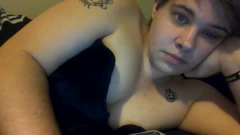 Snapshot of devykitten2018 chatting on October 24, 1:18 pm devykitten online show from October 24, 1:18 pm