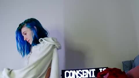 Snapshot of devykitten2018 chatting on March 28, 3:17 am devykitten online show from March 28, 3:17 am