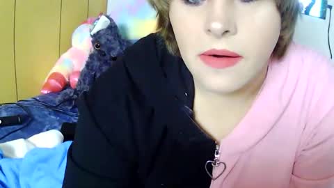 Snapshot of devykitten2018 chatting on April 19, 4:50 pm devykitten online show from April 19, 4:50 pm