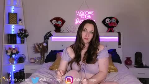 Snapshot of devynreign chatting on May 17, 4:43 am Devyn Reign online show from May 17, 4:43 am