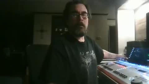 Snapshot of dexterbanana chatting on May 10, 3:33 am Mike Sounde online show from May 10, 3:33 am
