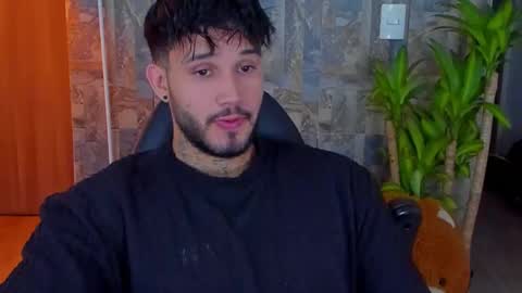 Snapshot of deymon_scott chatting on November 7, 10:21 pm JULIAN online show from November 7, 10:21 pm