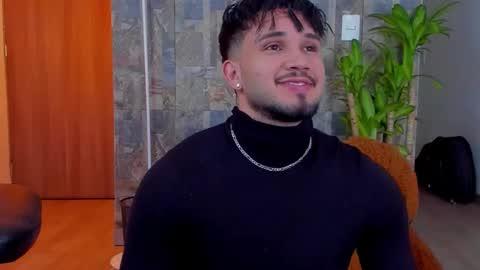 Snapshot of deymon_scott chatting on November 9, 8:18 pm JULIAN online show from November 9, 8:18 pm