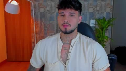 Snapshot of deymon_scott chatting on November 11, 8:31 pm JULIAN online show from November 11, 8:31 pm