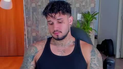 Snapshot of deymon_scott chatting on November 12, 4:40 pm JULIAN online show from November 12, 4:40 pm