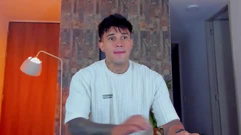 Snapshot of deymon_scott chatting on November 13, 10:41 pm JULIAN online show from November 13, 10:41 pm