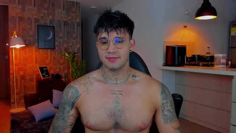 Snapshot of deymon_scott chatting on November 15, 10:37 pm JULIAN online show from November 15, 10:37 pm