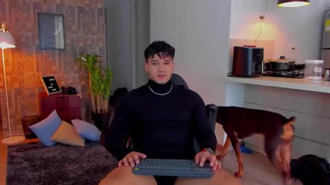 Snapshot of deymon_scott chatting on November 16, 9:09 pm JULIAN online show from November 16, 9:09 pm