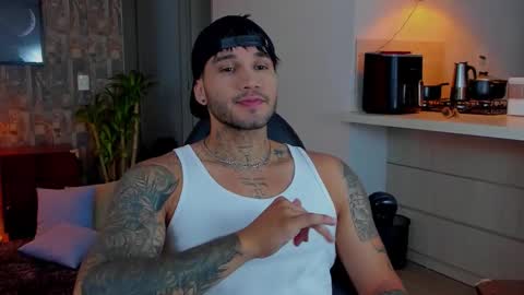 Snapshot of deymon_scott chatting on November 27, 10:23 pm JULIAN online show from November 27, 10:23 pm