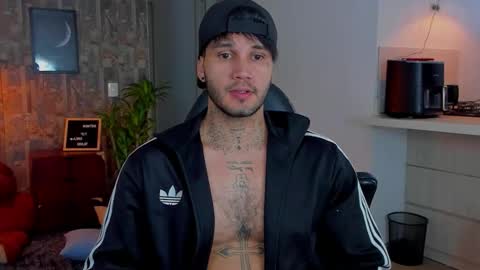 Snapshot of deymon_scott chatting on December 15, 5:06 pm JULIAN online show from December 15, 5:06 pm