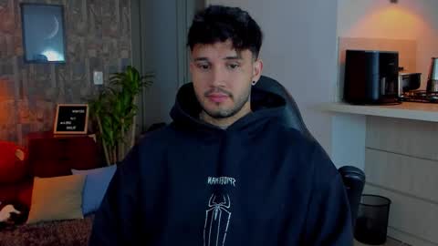 Snapshot of deymon_scott chatting on December 21, 10:17 pm JULIAN online show from December 21, 10:17 pm