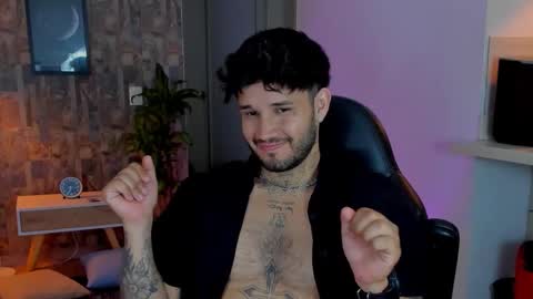 Snapshot of deymon_scott chatting on January 19, 2:48 am JULIAN online show from January 19, 2:48 am