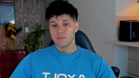 Snapshot of deymon_scott chatting on February 15, 10:39 pm JULIAN online show from February 15, 10:39 pm