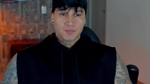 Snapshot of deymon_scott chatting on March 3, 10:59 pm JULIAN online show from March 3, 10:59 pm