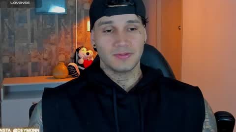 Snapshot of deymon_scott chatting on March 21, 11:30 pm JULIAN online show from March 21, 11:30 pm