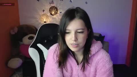 Snapshot of dhanae_tay01 chatting on December 19, 1:50 am Dhana online show from December 19, 1:50 am