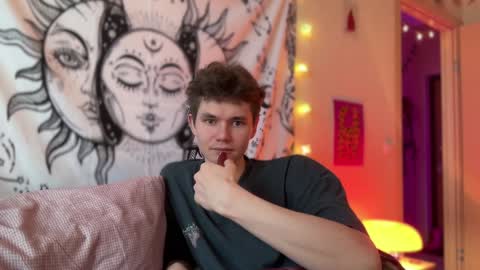 Snapshot of di_n_alex chatting on December 26, 10:05 am Di Alex online show from December 26, 10:05 am