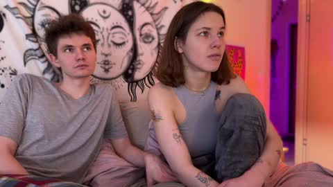 Snapshot of di_n_alex chatting on December 27, 12:56 pm Di Alex online show from December 27, 12:56 pm