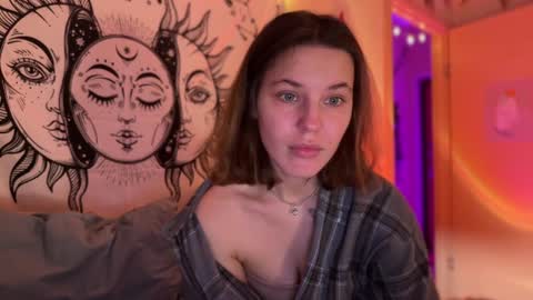 Snapshot of di_n_alex chatting on December 28, 4:52 pm Di Alex online show from December 28, 4:52 pm