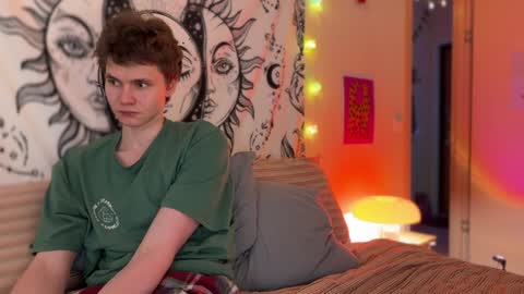 Snapshot of di_n_alex chatting on January 3, 1:25 pm Di Alex online show from January 3, 1:25 pm