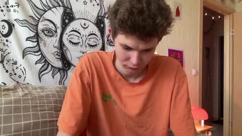 Snapshot of di_n_alex chatting on January 4, 10:38 am Di Alex online show from January 4, 10:38 am